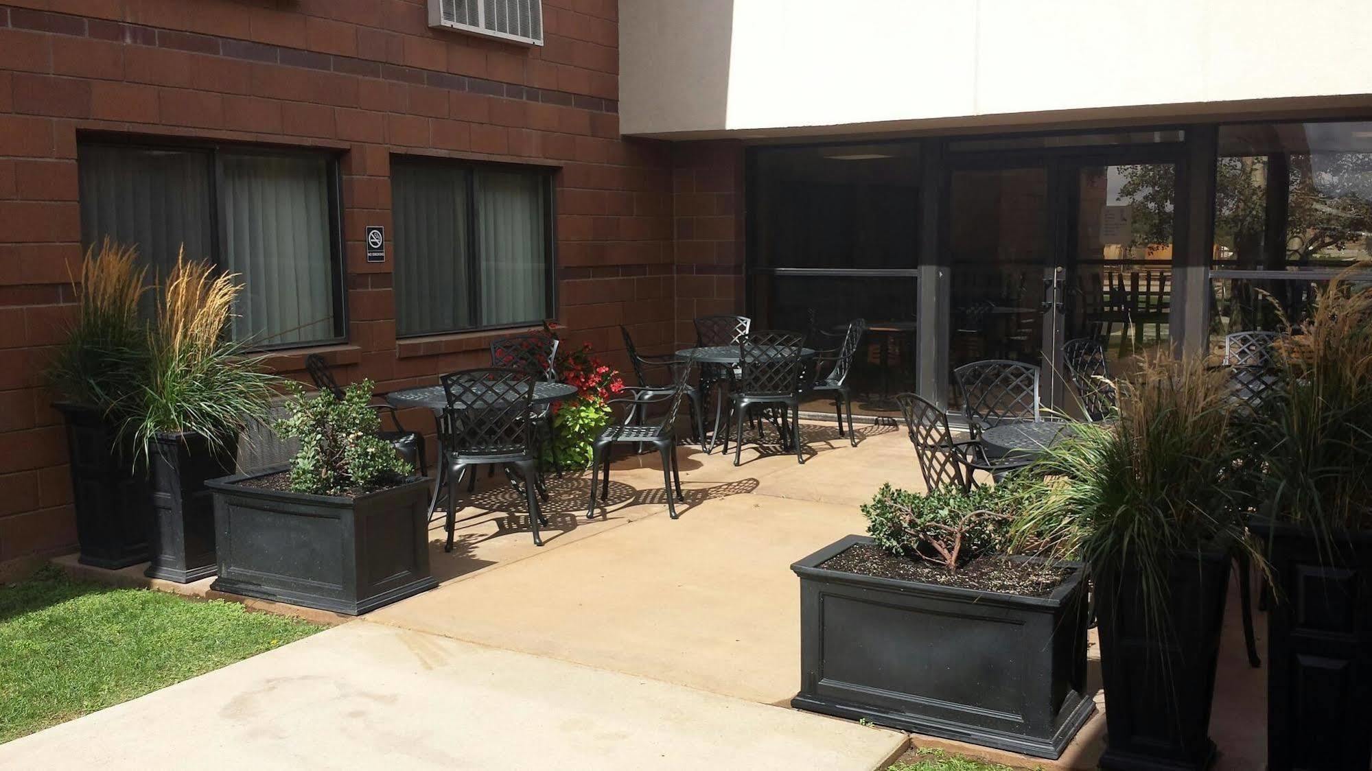 Inn At The Canyons Monticello Exterior photo